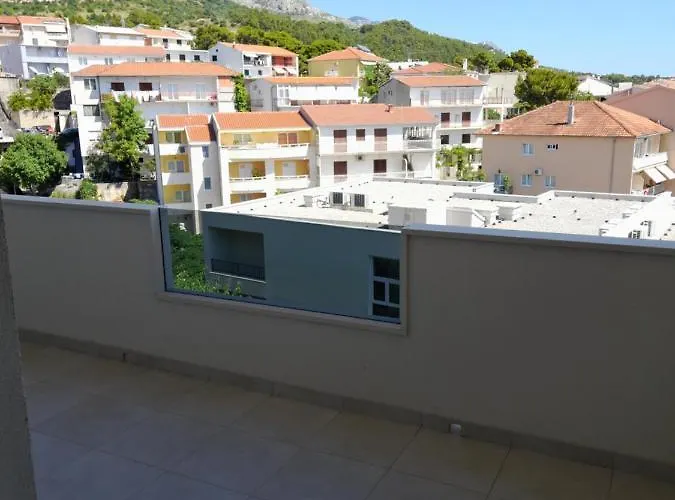 Kate Apartman *