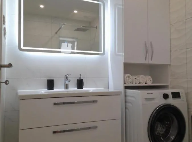 Kate Apartman