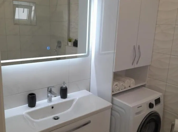 Kate Apartman *