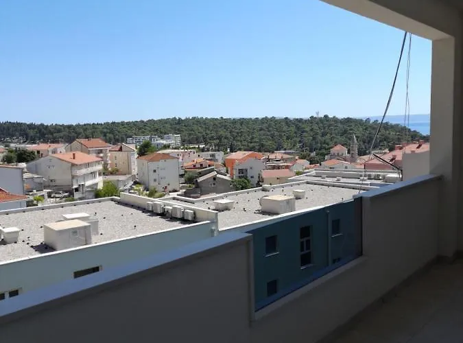 Kate Apartman *